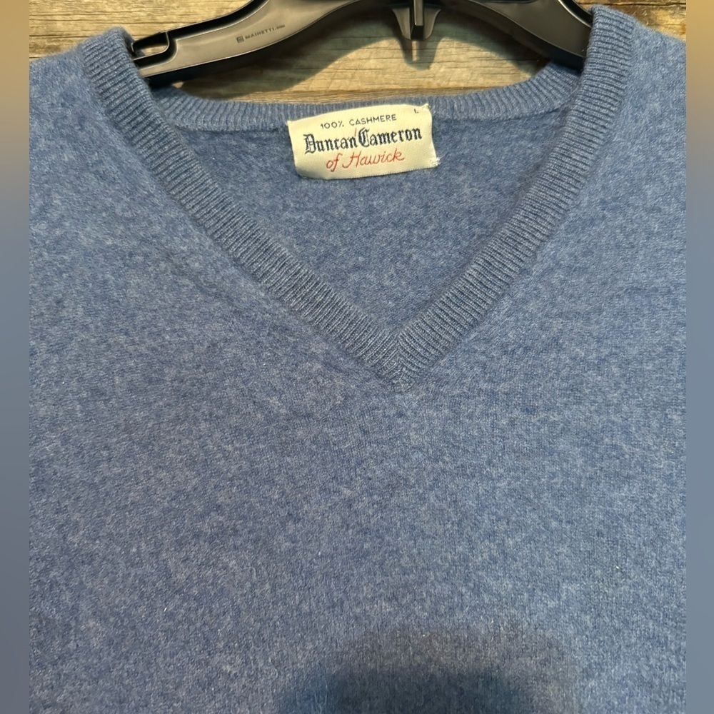 DUNCAN CAMERON of
Hawick- Size large-100% Cashmere - Picture 2 of 6